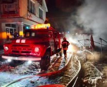 FOTO Incendiu pe teritoriul pieței din orașul Briceni: flăcările au distrus 12 gherete