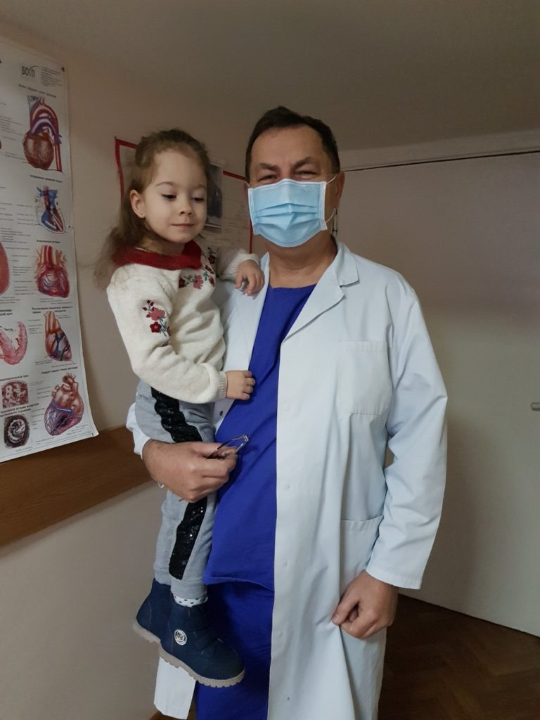 (FOTO) S-au născut a doua oară. Mai mulți copii cu malformații cardiace congenitale, operați cu succes de medicii moldoveni