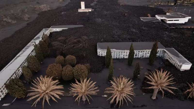 (ФОТО) Извержение вулкана Кумбре-Вьеха закончилось. Что стало с островом Пальма?