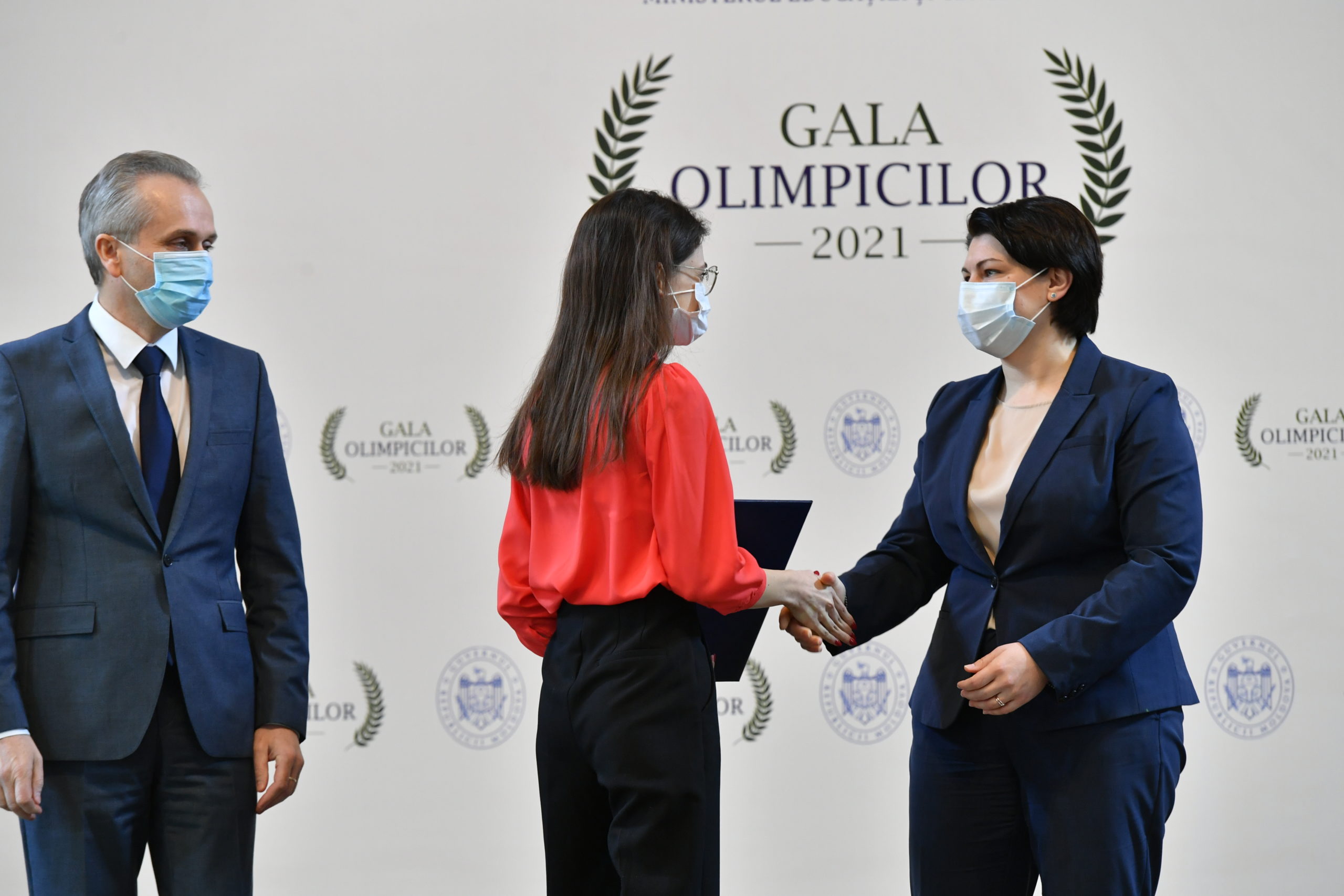 (ФОТО) Гаврилица вручила премии победителям школьных олимпиад