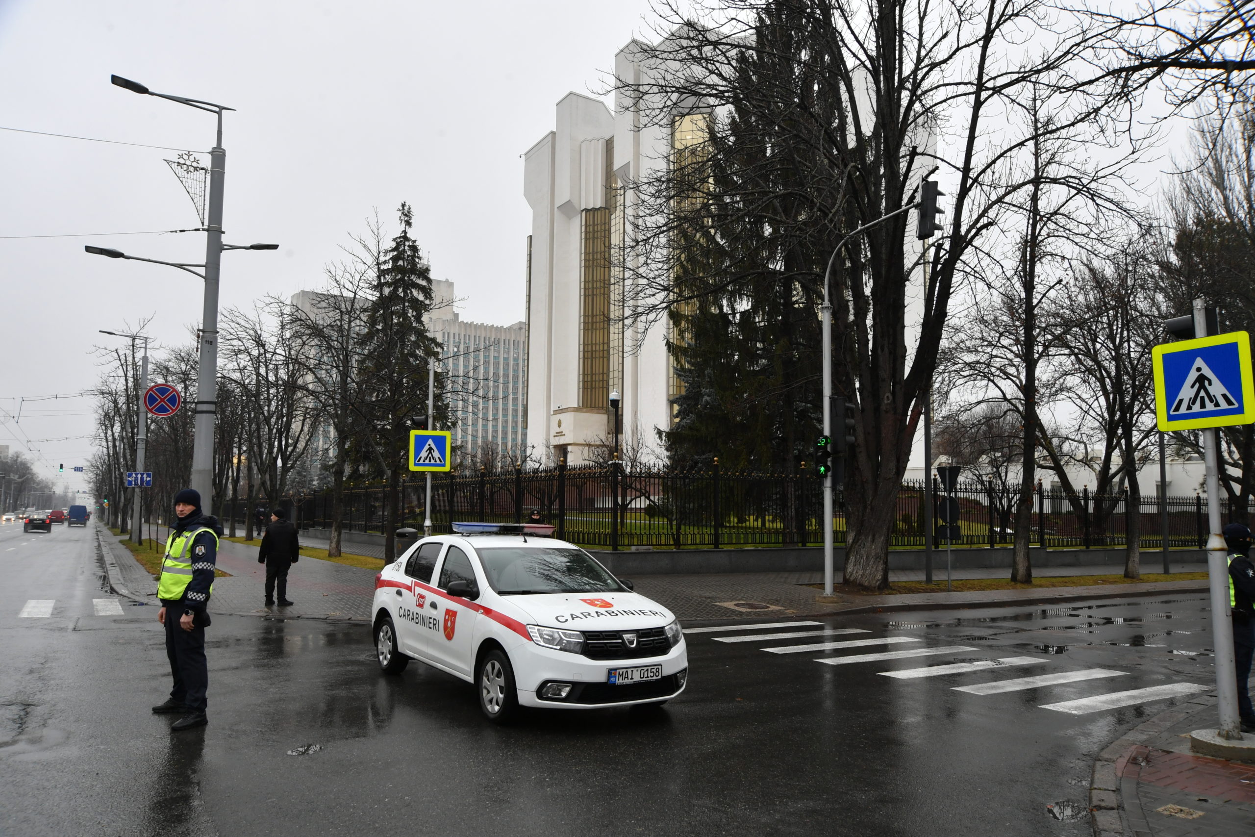 (ФОТО) В Кишиневе мужчина сообщил о заминировании здания аппарата президента. Звонившего нашли