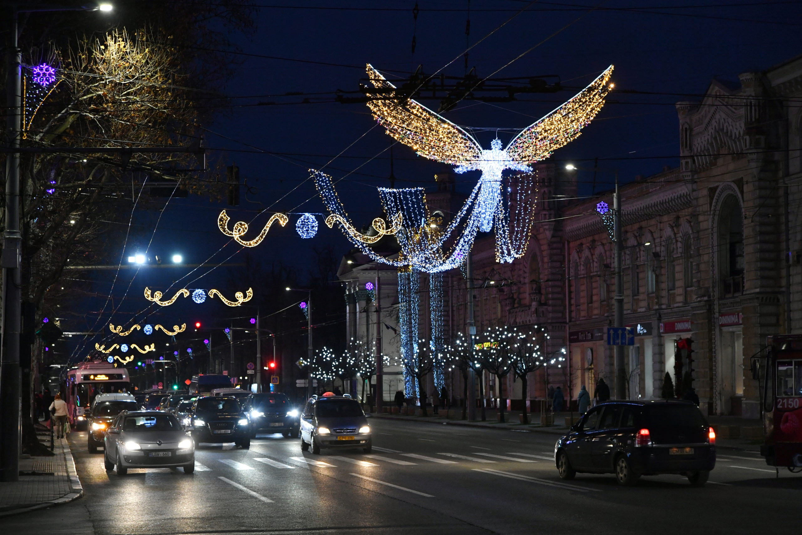 Как выглядит ночной Кишинев в праздничных огнях. Фоторепортаж NM
