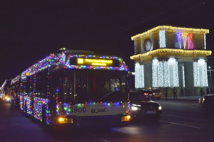 (ФОТО) По улицам Кишинева будут ездить праздничные ретро-троллейбусы. Один из них — 1949 года