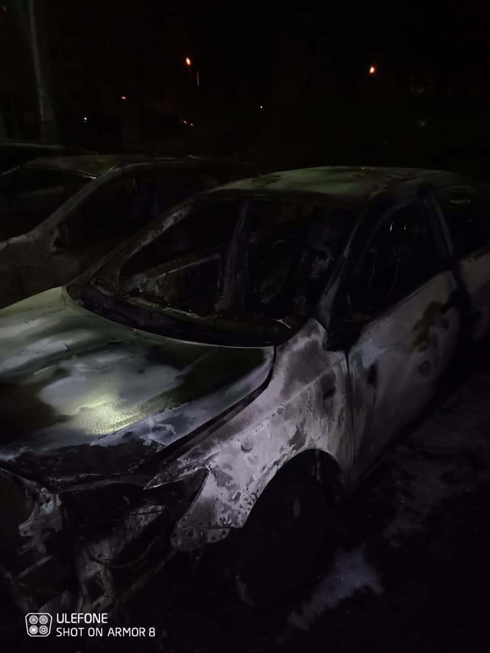 (ФОТО) В Кишиневе ночью сгорели четыре автомобиля
