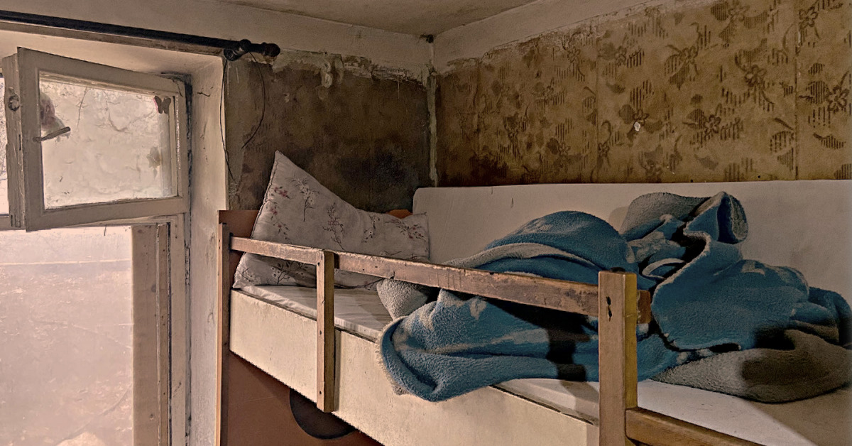 Adăpost pentru gândaci, clinică de psihiatrie și indiferența statului. Cum au rămas „surorile Mowgli” din Chișinău fără rude și fără casă