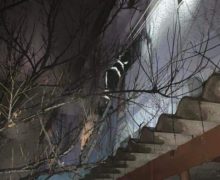 (ФОТО) Пожар в Яловенах. Пожарные спасли шестерых жильцов, которые не могли выбраться из своих квартир