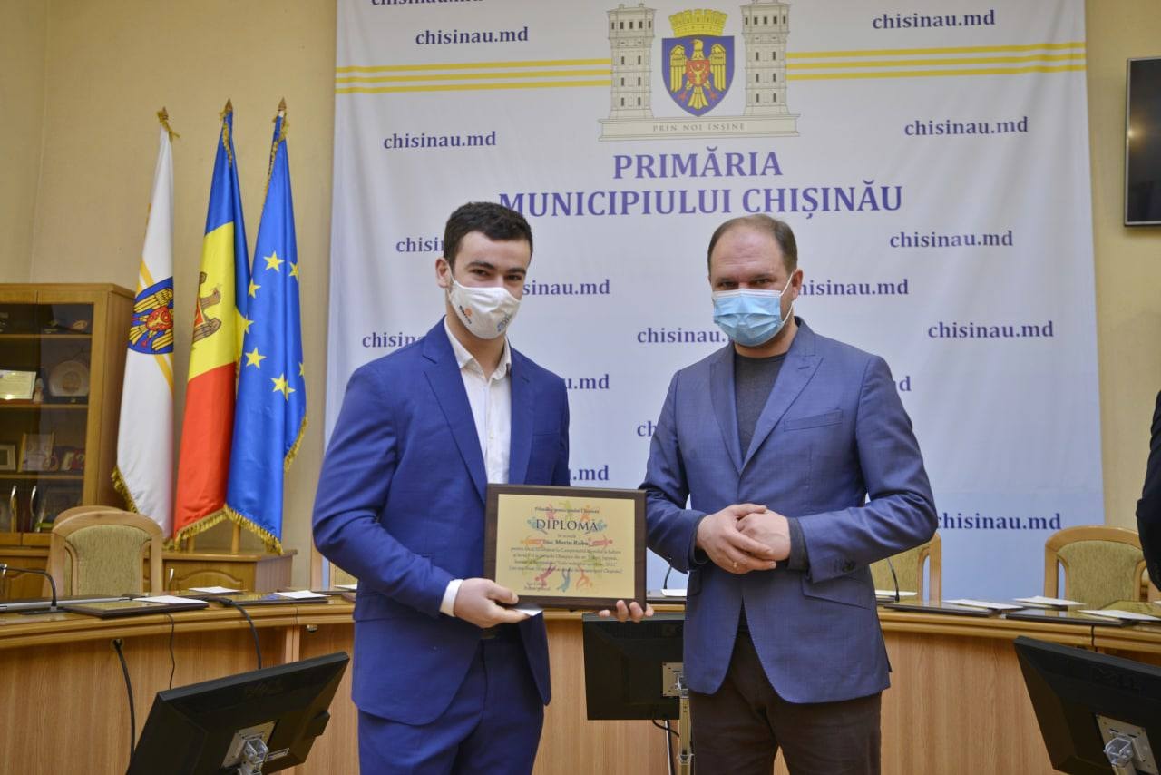 FOTO Cei mai buni sportivi și antrenori ai anului 2021 din Chișinău. Primăria i-a premiat