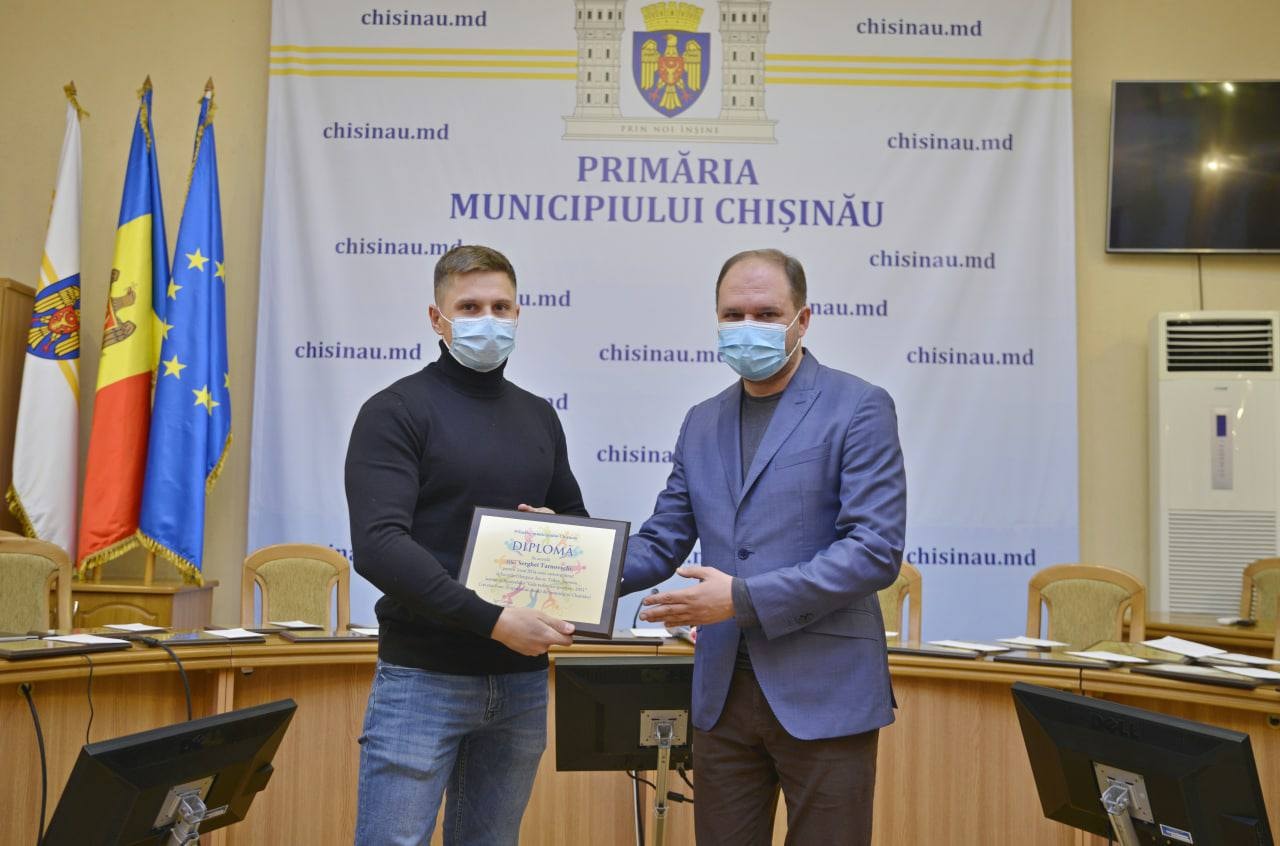 FOTO Cei mai buni sportivi și antrenori ai anului 2021 din Chișinău. Primăria i-a premiat