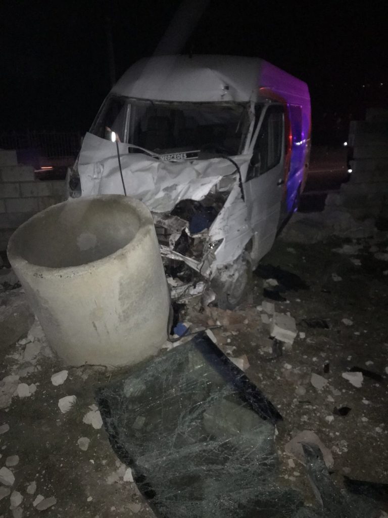 FOTO Accident fatal la Florești. Un bărbat de 52 de ani a pierdut controlul volanului unui microbuz