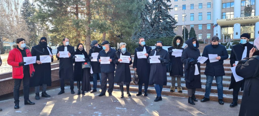 LIVE Avocații protestează în fața Parlamentului, fiind nemulțumiți de „amendamentul Stamate”