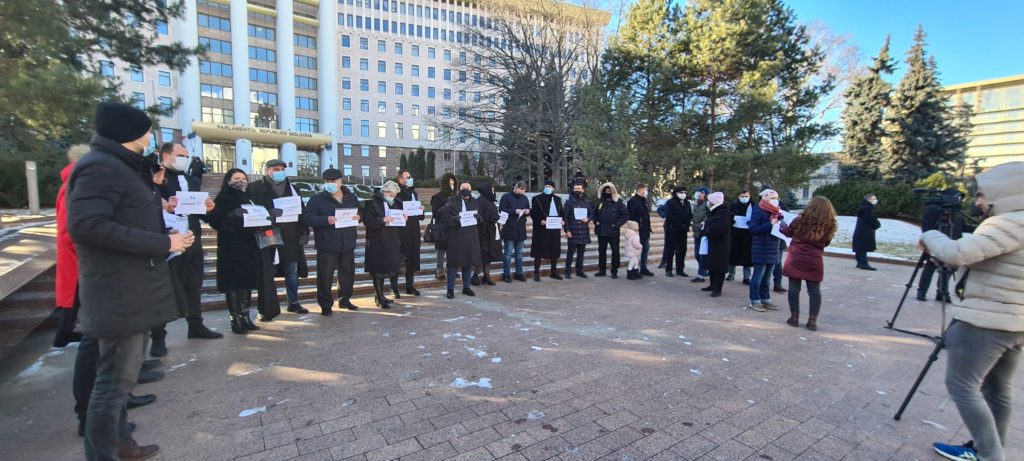 LIVE Avocații protestează în fața Parlamentului, fiind nemulțumiți de „amendamentul Stamate”