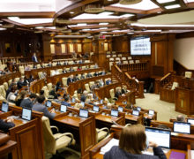 Peste 55 la sută din angajații Parlamentului sunt femei. Fracțiunea cu cele mai multe deputate 