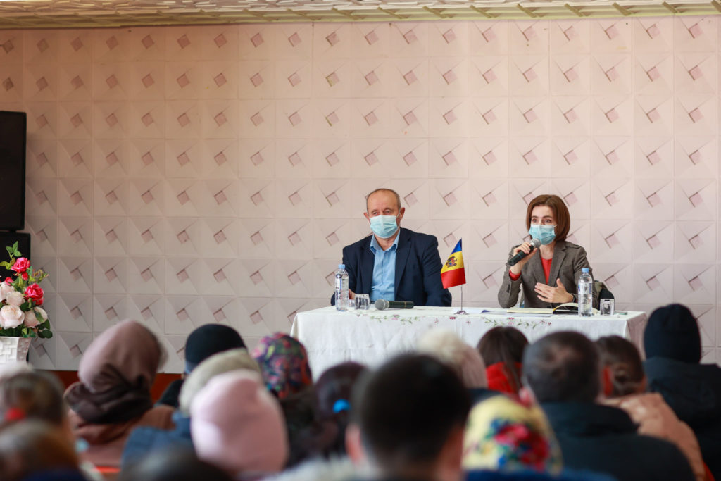 FOTO Maia Sandu a vizitat două sate din raionul Hâncești și a răspuns la întrebările localnicilor