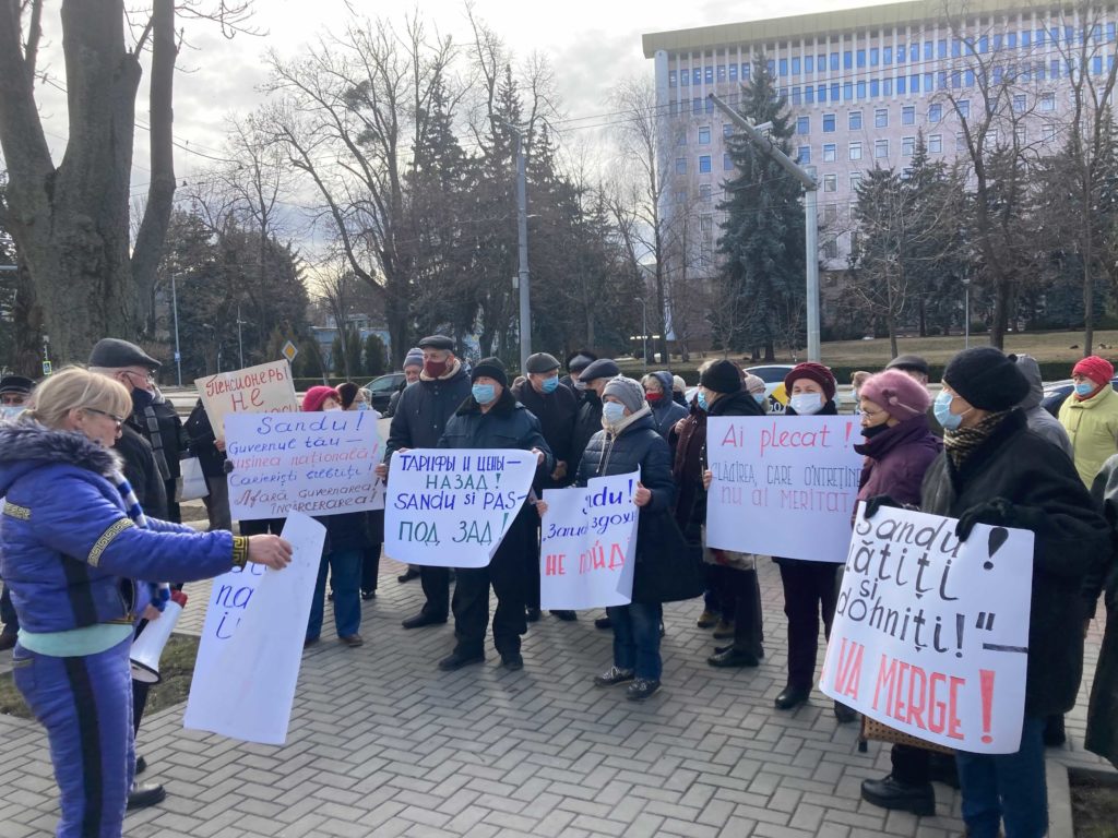 (LIVE) Перед зданием администрации Санду проходит протест: «Требуем 100% компенсации тарифа на газ»