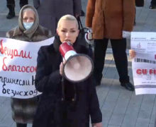 VIDEO „Din ce bani cetățenii să-și achite facturile?” Partidul „ȘOR” a organizat un flashmob în fața Președinției