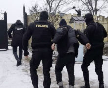 (ВИДЕО) В Молдове задержали пять человек. Их подозревают в контрабанде автомобилей, угнанных в ЕС