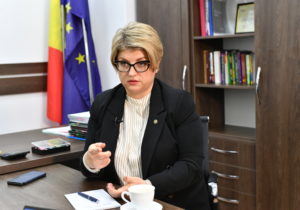 „Sunteți mari deja, descurcați-vă”. Interviu NM cu secretarul de stat al Ministerului Sănătății despre noua pandemie, medicamente și digitalizare