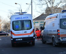 В центре Кишинева машина скорой помощи столкнулась с автомобилем