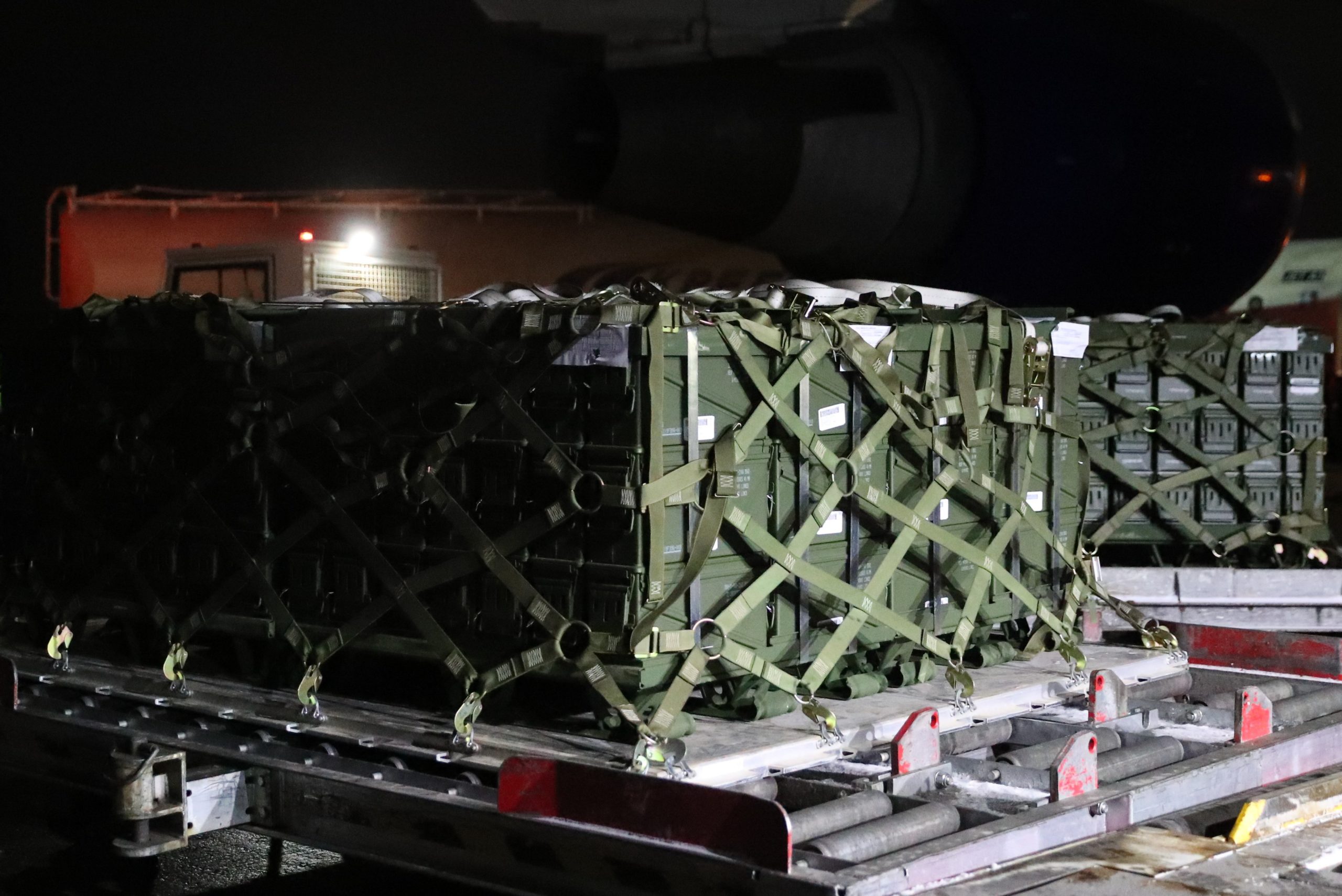 (ФОТО) США доставили в Украину первую партию летального оружия