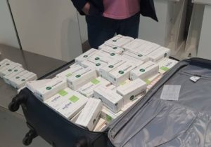 Cu valiza de medicamente anti-Covid la Aeroport. Un cetățean străin intenționa să le vândă ilegal în Moldova