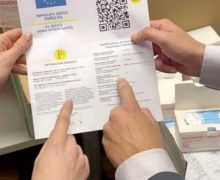 Cei care s-au vaccinat cu doza booster, având schema primară cu Janssen, trebuie să descarce repetat certificatul COVID