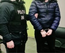 VIDEO Un locuitor al capitalei încerca să ia un credit de 250 de mii de lei pe numele altei persoane. A fost prins în flagrant