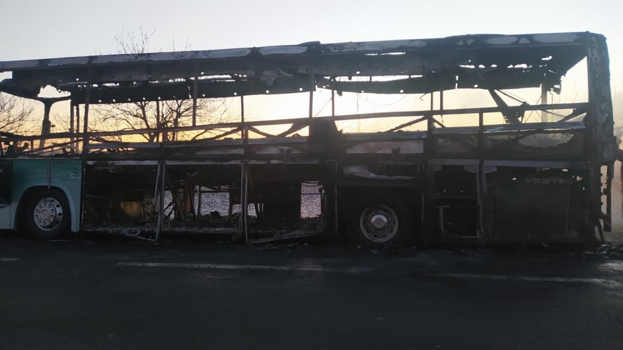 (ФОТО) На трассе Кишинев-Леушены сгорел рейсовый автобус