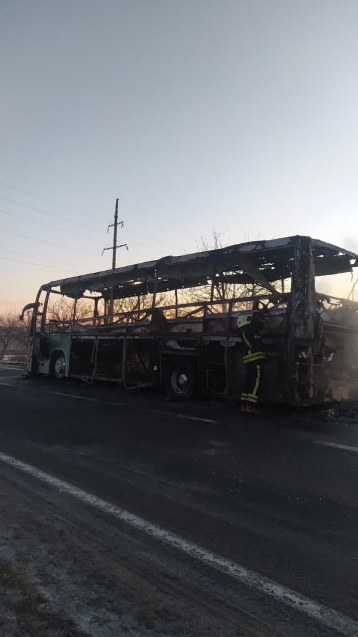 (ФОТО) На трассе Кишинев-Леушены сгорел рейсовый автобус