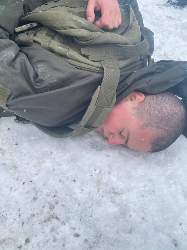 FOTO Un soldat ucrainean și-a împușcat mortal cinci camarazi dintr-o armă Kalașnikov