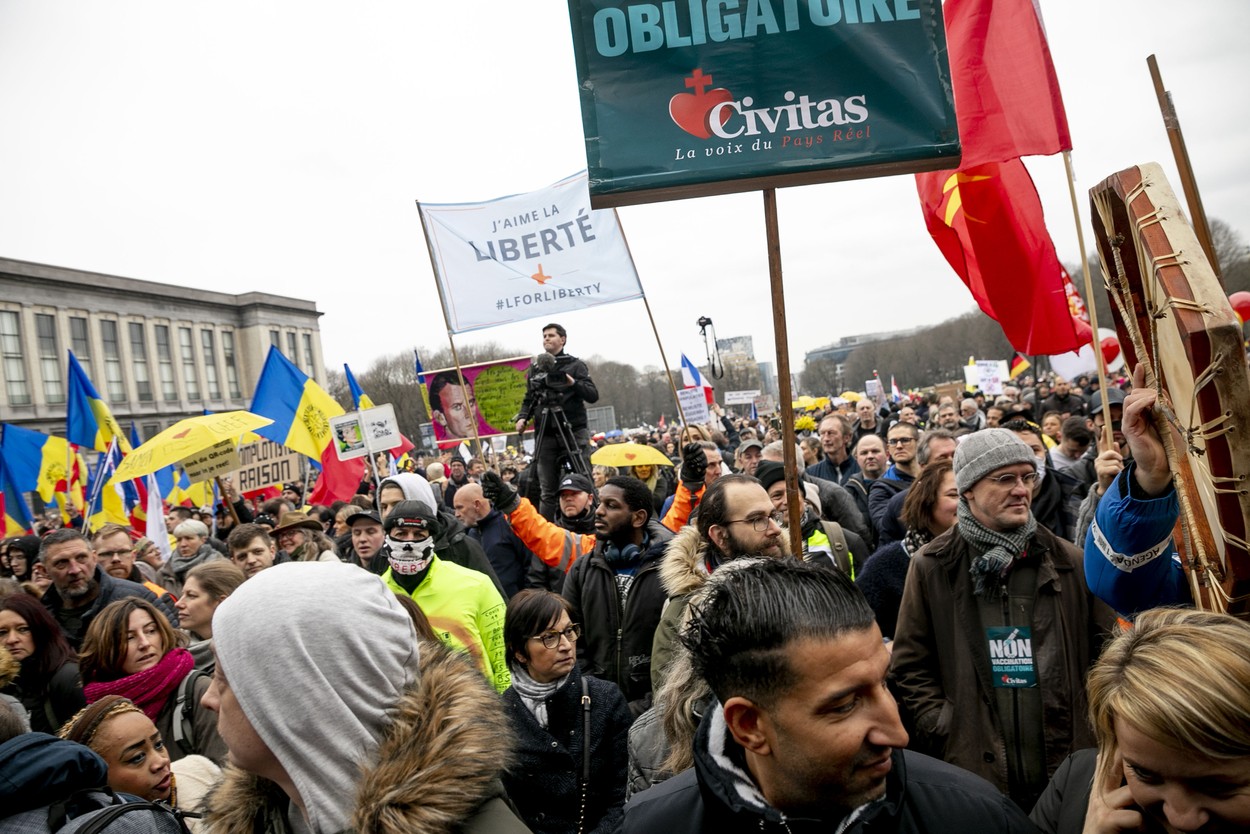 (ВИДЕО) В Брюсселе протесты против ковид-ограничений переросли в беспорядки