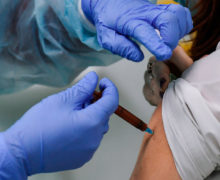 В Молдове рекомендовали объявить вакцинацию второй бустерной прививкой от коронавируса