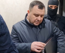 VIDEO Percheziții la domiciliul lui Vasile Costiuc. Acesta a fost reținut