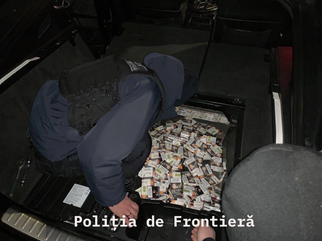 FOTO A umplut BMW-ul X6 cu țigări și a încercat să treacă frontiera de stat. Isprava unui tânăr din Chișinău