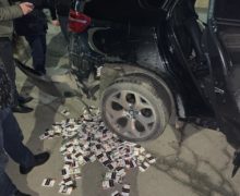 FOTO A umplut BMW-ul X6 cu țigări și a încercat să treacă frontiera de stat. Isprava unui tânăr din Chișinău