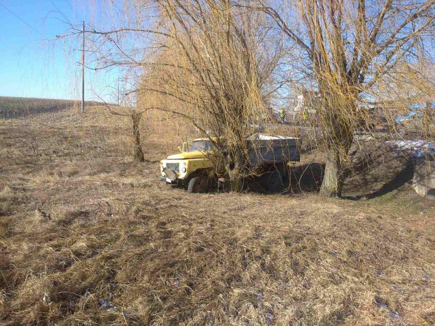 FOTO Accident grav la Ștefan Vodă. Un polițist a pierdut controlul volanului, iar pasagerul său a murit