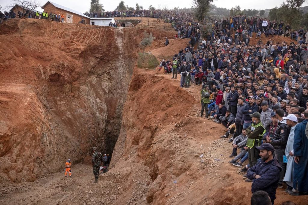 FOTO Un copil din Maroc stă blocat de cinci zile într-o fântână de 32 de metri. Salvatorii, într-o cursă contra cronometru