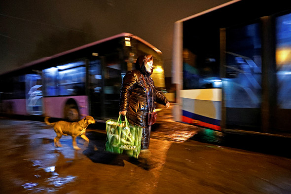 Ночевка в автобусах и 5 млрд рублей. Как эвакуируют беженцев с Донбасса
