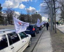(ВИДЕО) В центре Кишинева водители устроили протест против роста цен на топливо