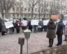 VIDEO „Ne-ați luat bucata de pâine”. Susținătorii Partidului „ȘOR” au protestat în fața la Franzeluța