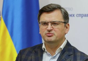 «Это будет честно». Глава МИД Украины подтвердил ограничение консульских услуг для украинцев призывного возраста, находящихся за границей