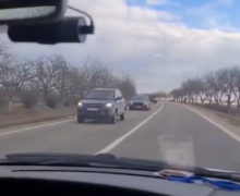 VIDEO Coloane de mașini din Ucraina intră în Moldova dinspre punctul de trecere Palanca