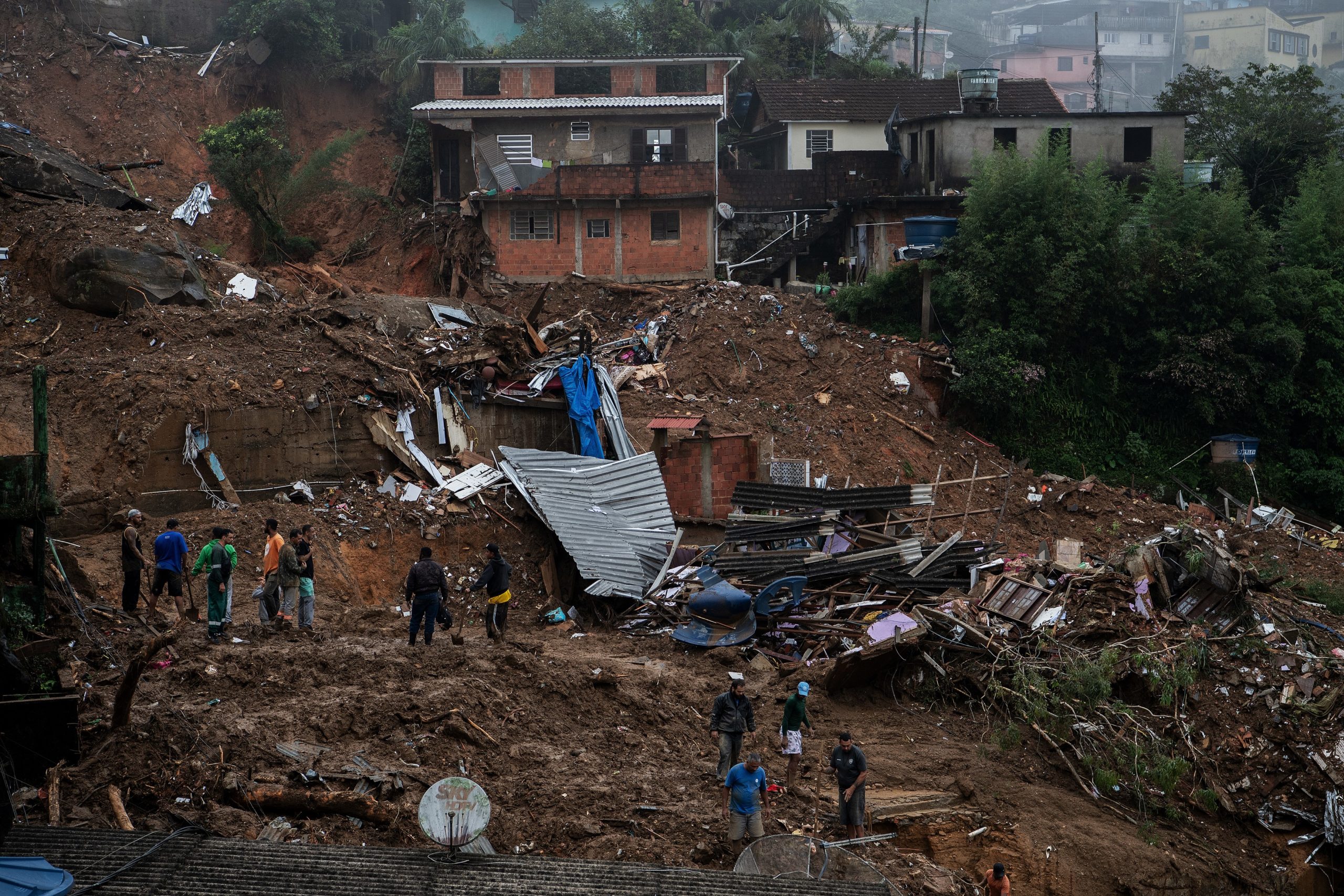 FOTO Cel puțin 94 de oameni au murit într-un oraș turistic din Brazilia, după cele mai puternice ploi din ultimul secol