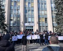 FOTO Comuniștii și socialiștii, cu proteste la Guvern: vor merge și la Ambasada SUA de la Chișinău