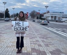 (ФОТО) В Приднестровье прошли одиночные пикеты против войны в Украине: «Люди подходили и обнимали меня»