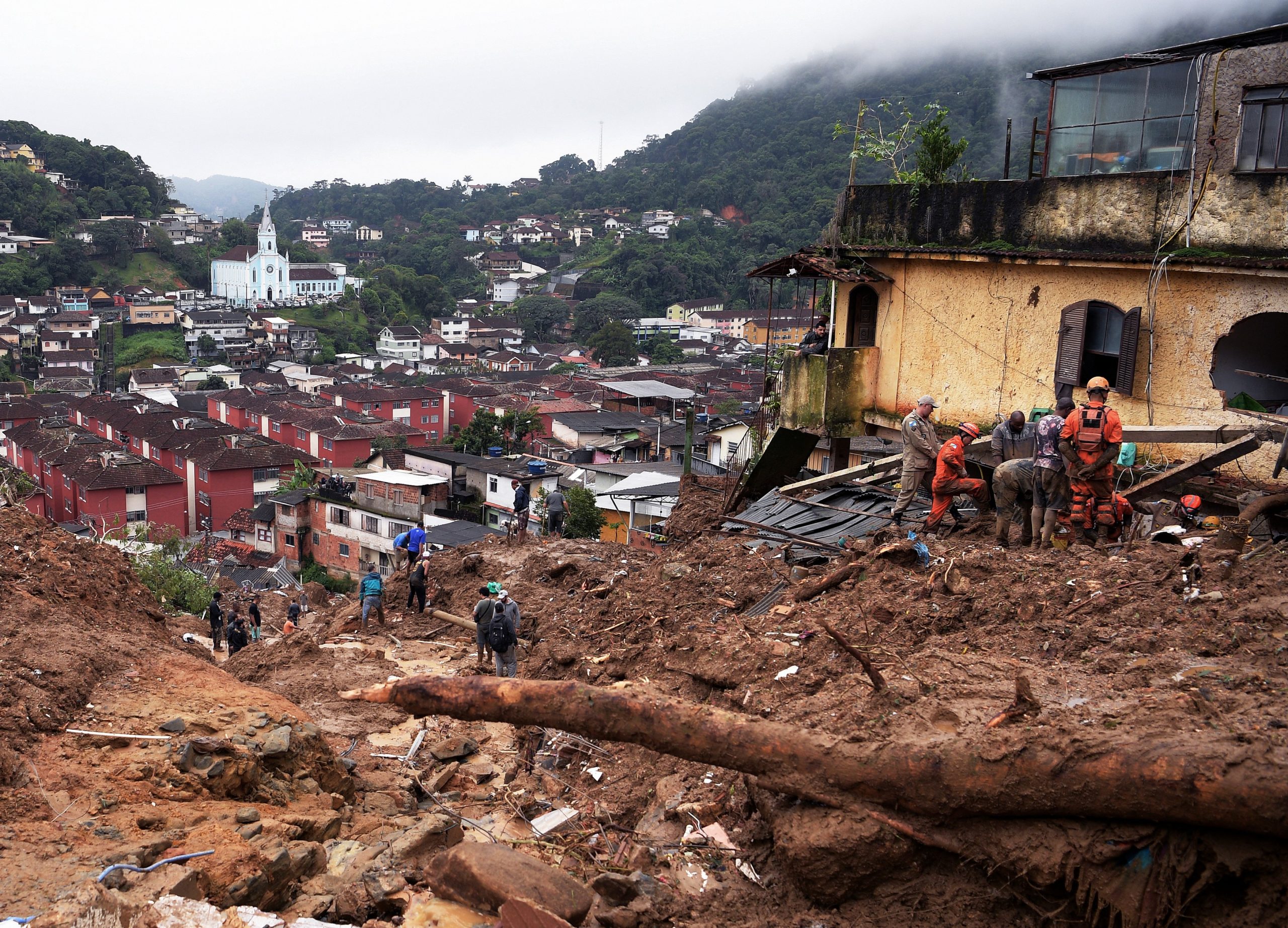 FOTO Cel puțin 94 de oameni au murit într-un oraș turistic din Brazilia, după cele mai puternice ploi din ultimul secol