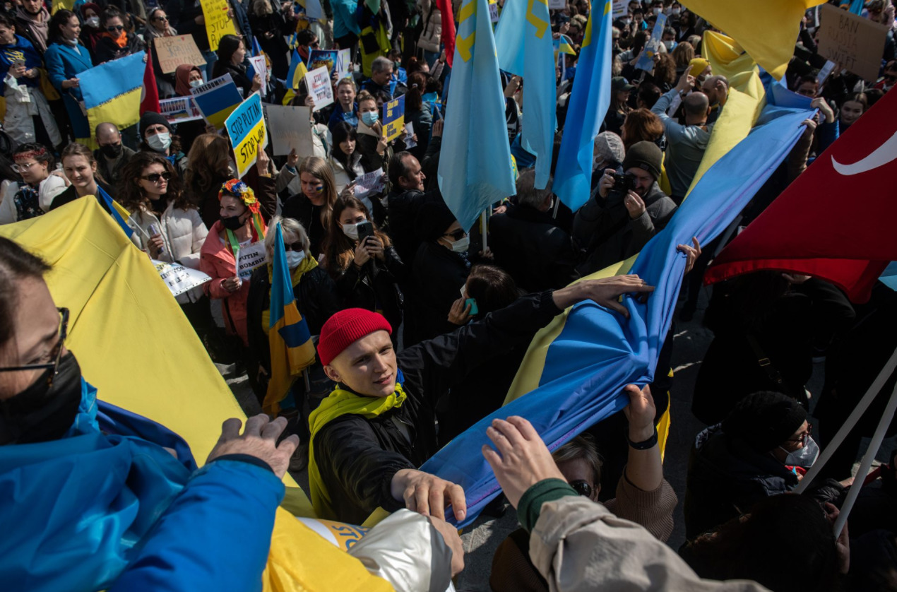(ФОТО) «Свободу Украине»! Барселона, Москва, Бухарест, Кишинев — против войны