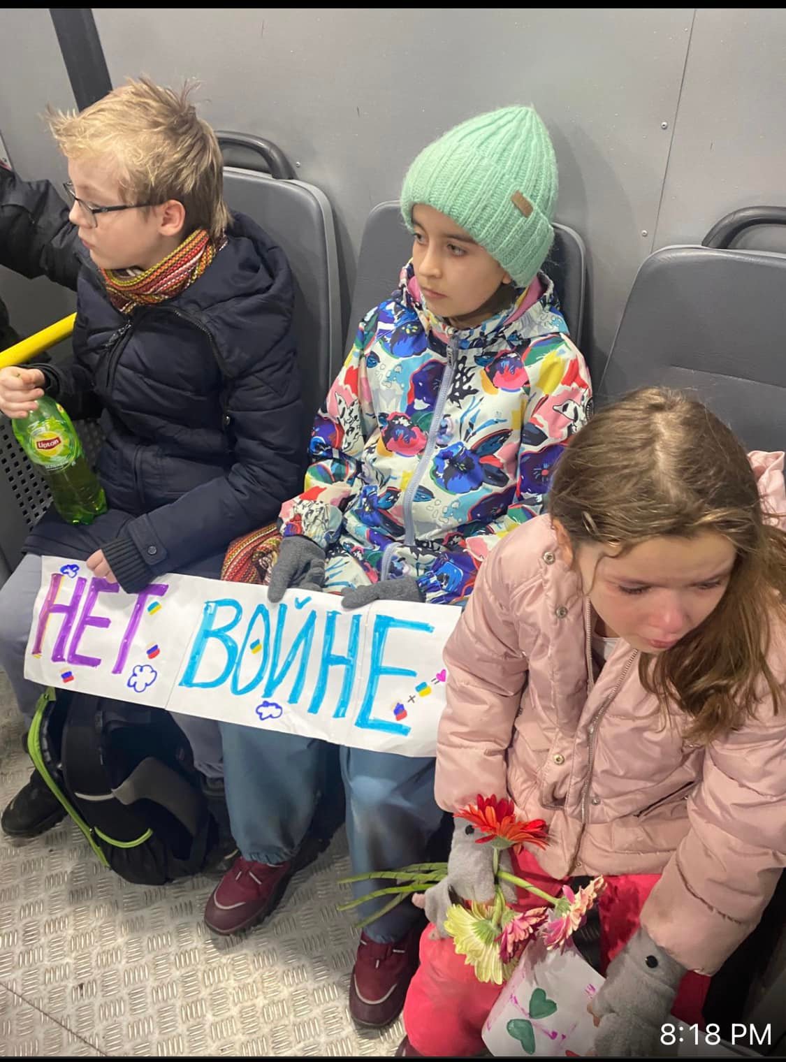 La Moscova au fost reținuți copii cu vârstele cuprinse între 7 și 11 ani, cu pancarte „Nu războiului”