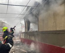 Un tânăr de 25 de ani a ajuns în reanimare cu arsuri, în urma unui incendiu la Sângerei FOTO