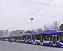 FOTO Troleibuze noi pe străzile capitalei. Costul unui vehicul depășește 150 mii de euro