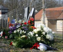 Россию и Беларусь не пригласили на годовщину освобождения Бухенвальда, Кремль комментирует призывы «идти до конца». Главное к 14:00